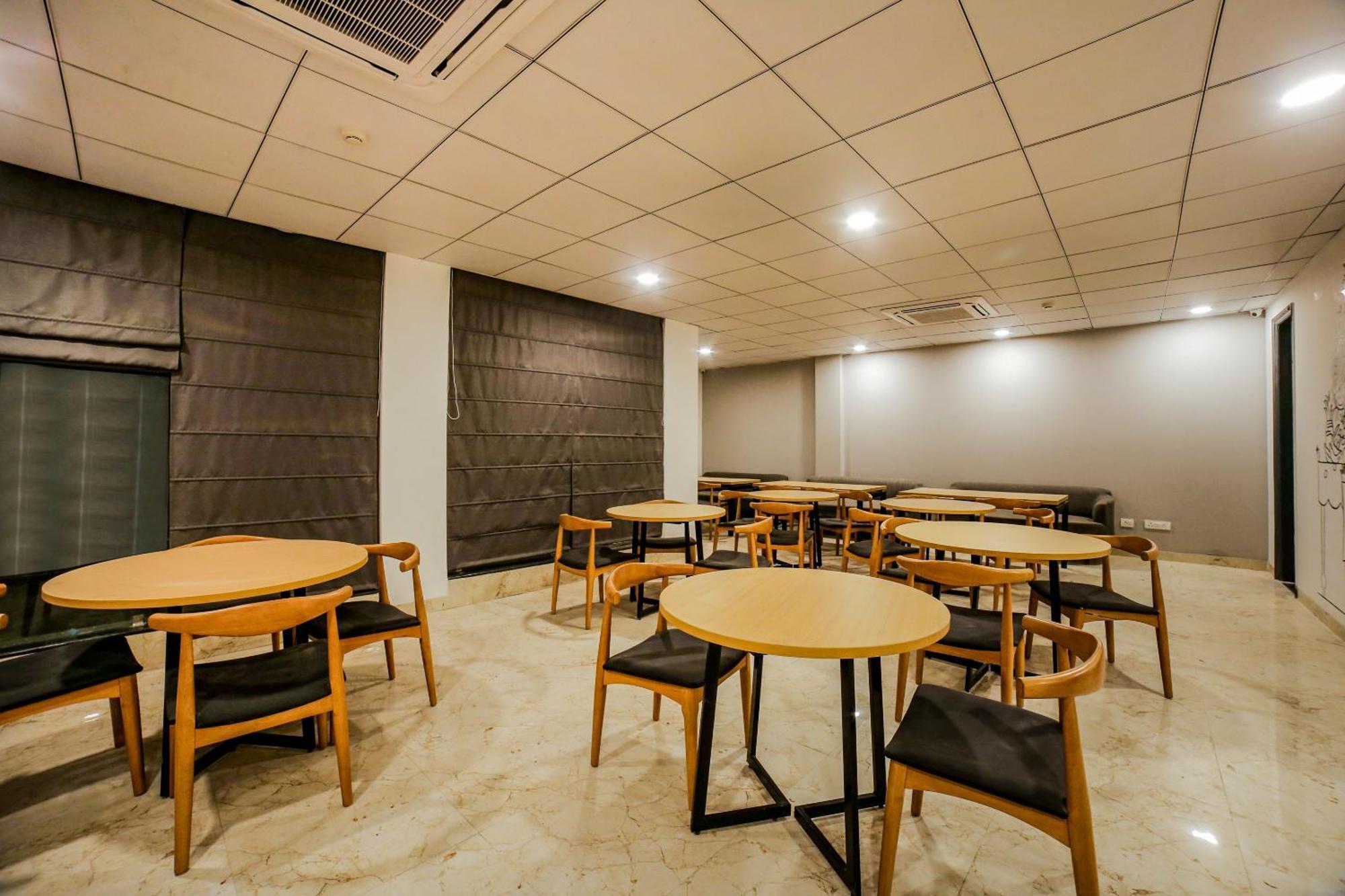 Collection O Singha Chowk Ґурґаон Екстер'єр фото